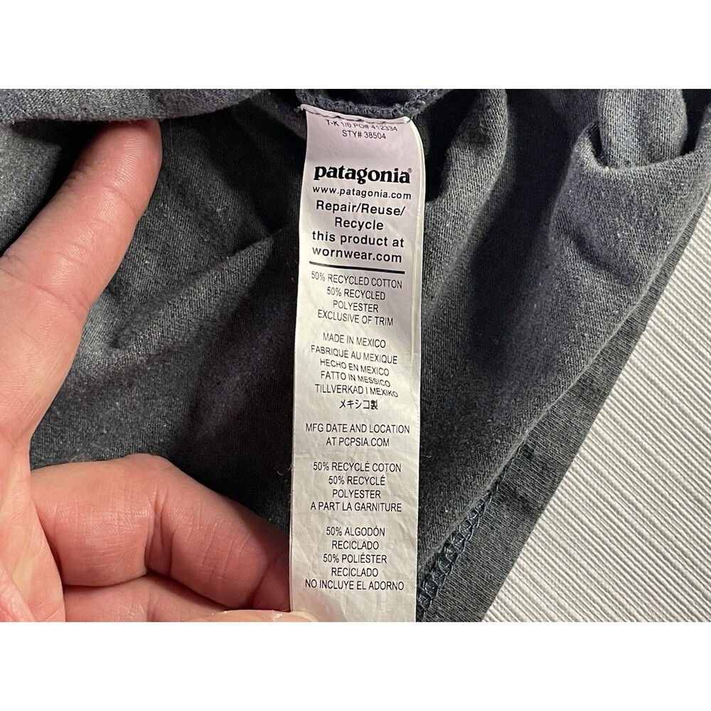 Men's Patagonia P-6 Logo Resonsibili-Tee Size Small Plume Grey Style #38504 - Picture 6 of 12